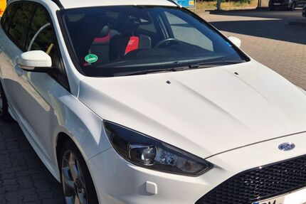 Ford Focus 94.000 km 13.900 &euro; Michendorf 14552