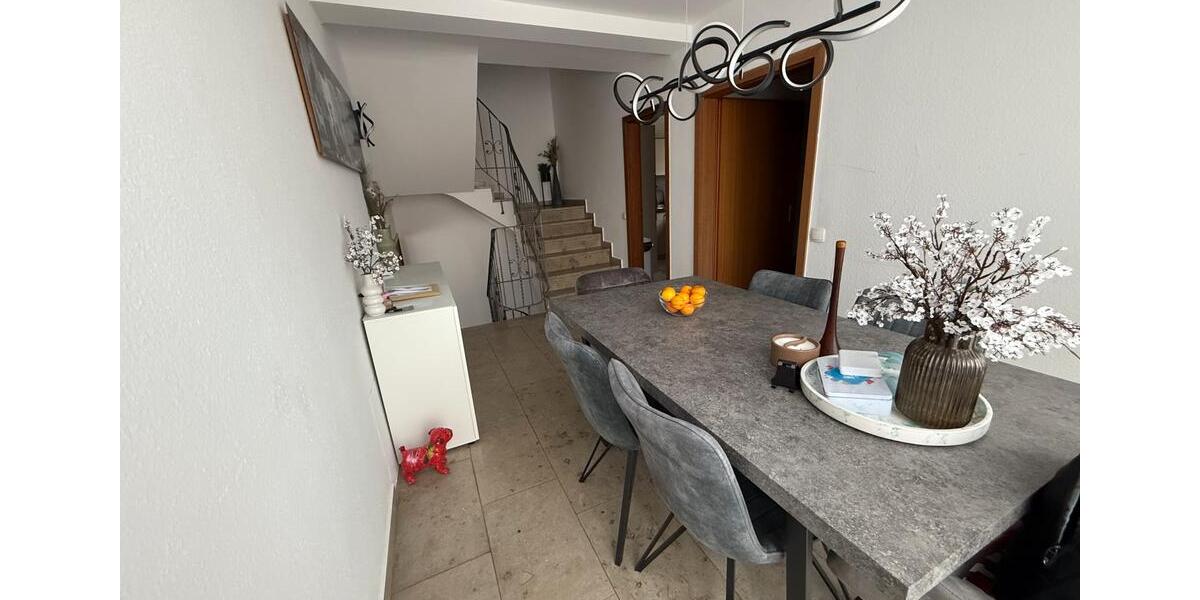 Traumhafte Doppelhaushälfte mit Garten in 91227 Leinburg 4 zimmer