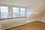 **3 Zimmer Dachgeschosswohnung mit Weitblick und Küchenzeile** 3 zimmer