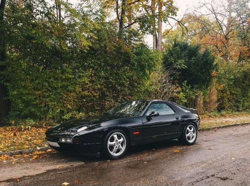 928