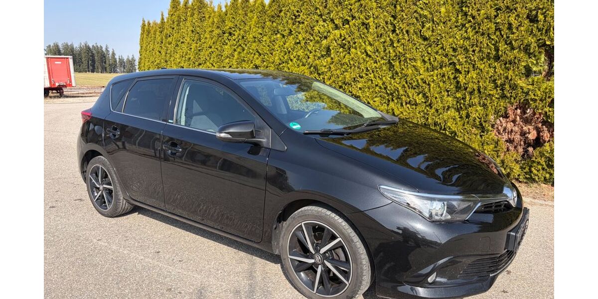 Toyota Auris 108.000 km 11.900 &euro; Inning am Holz 84416