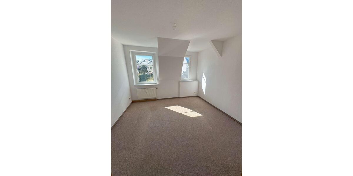 Dachgeschoßwohnung Oelsnitz (Vogtland) - 3 Zimmer, 83 m&sup2;, 280&euro; | Angebot:26698388
