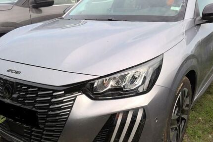 Peugeot 208 15.025 km 15.480 € Rüsselsheim 65428