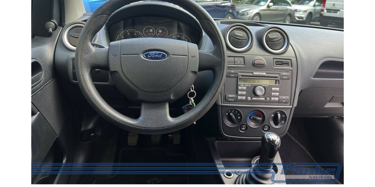 Ford Fiesta Ambiente 1.3*Radio/CD*AUX*Klima* 245.511 km 1.290 &euro; Berlin 13187