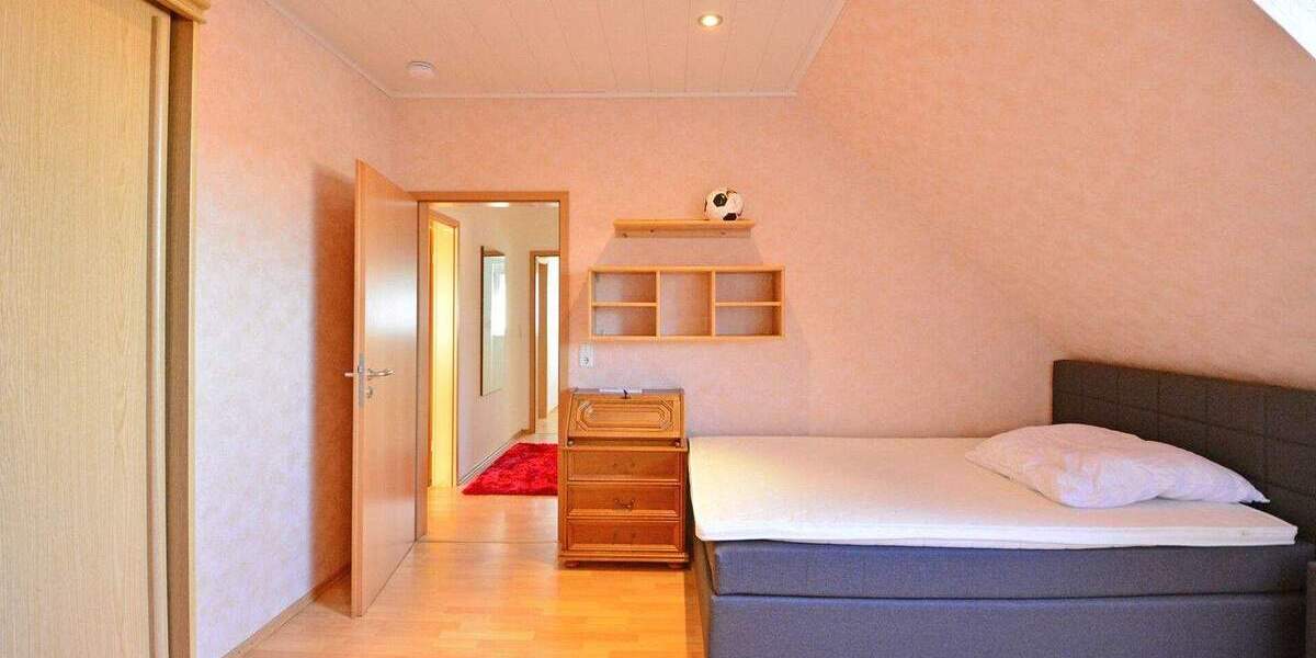 Mehrfamilienhaus, Wohnhaus Hofgeismar / Hombressen Hombressen - 9 Zimmer, 245 m&sup2;, 330.000&euro; | Angebot:25735154
