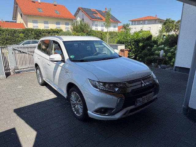 Mitsubishi Plug-in Hybrid Outlander 76.000 km 17.900 € Putzbrunn 85640