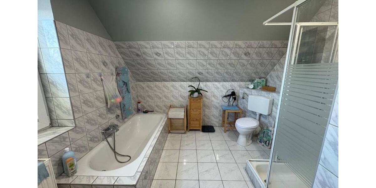 Haus zur Miete mit Garten, Carport, Terrasse, Nebengebäude 5 zimmer