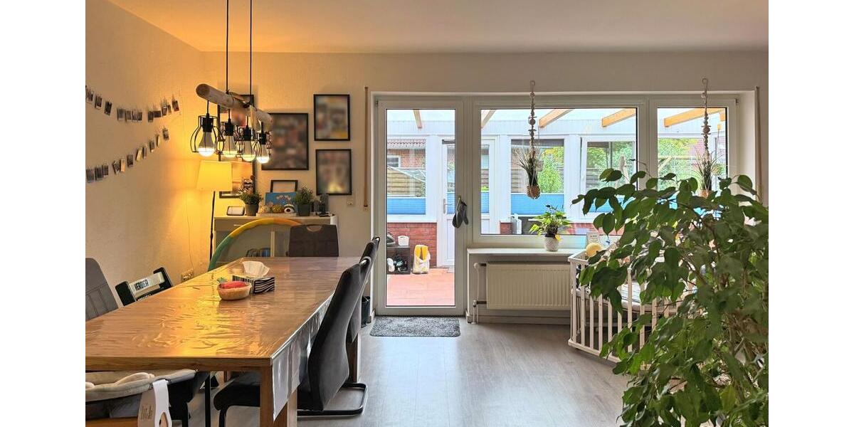 Gepflegte Doppelhaushälfte mit Garten, Garage & Carport in absolut zentraler Lage von Ostgroßefehn 4 zimmer