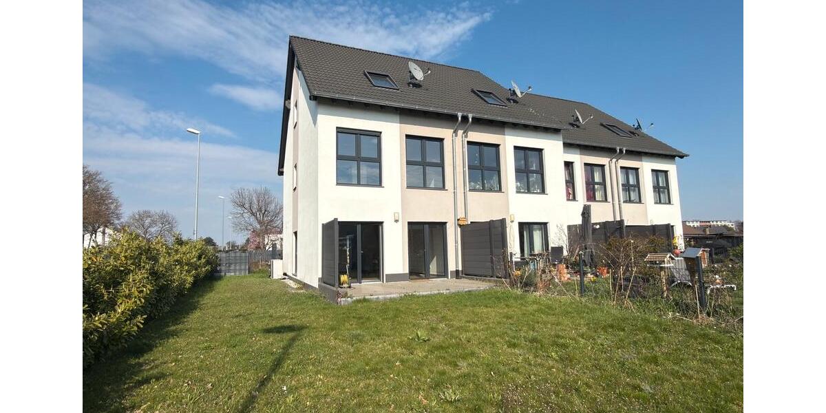 Reihenhaus Wiesbaden Mainz-Kastel - 5 Zimmer, 145 m&sup2;, 2.900&euro; | Angebot:25863167