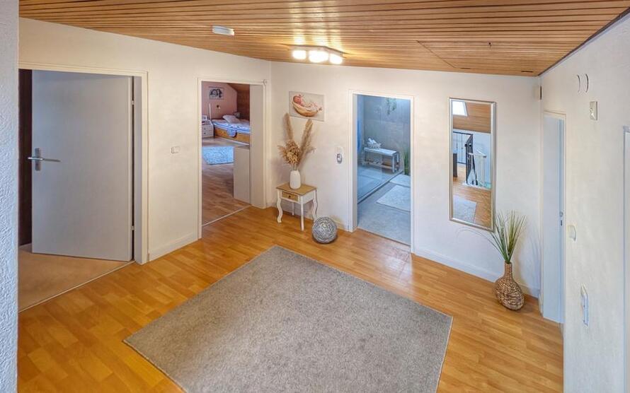 Freistehendes Einfamilienhaus mit EinliegerWohnung