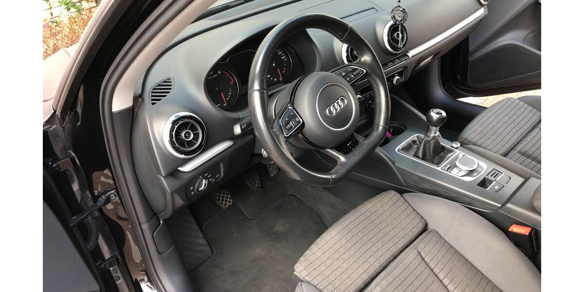 Audi A3 144.000 km 12.499 &euro; Solingen 42655