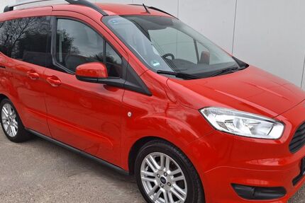 Ford Tourneo Courier 59.817 km 10.995 &euro; Köln 51107