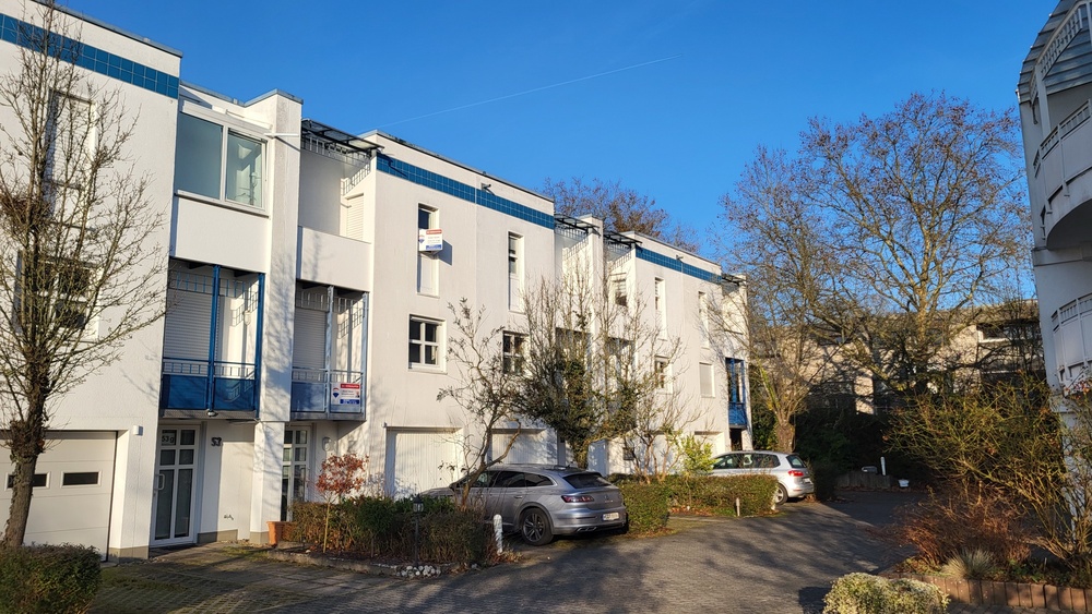 Wieder verfügbar! RMH mit Garage, 2 Balkonen, Garten und Terrasse - Reihenmittelhaus Wiesbaden Klarenthal | Angebot:25972229