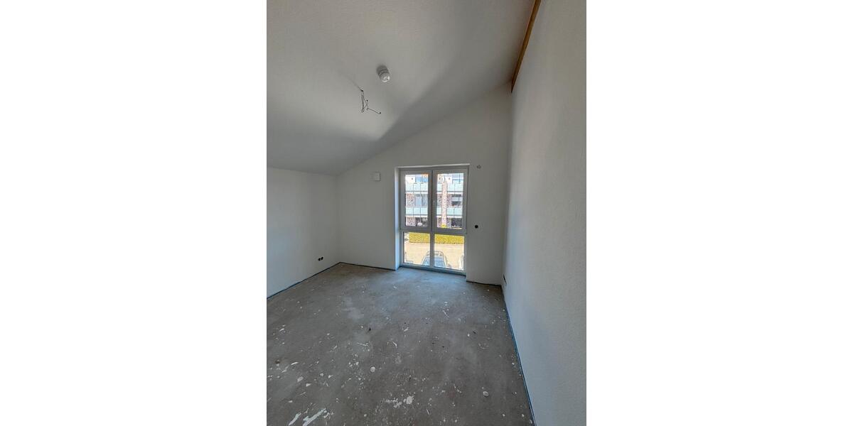 Dachgeschoßwohnung Edewecht - 3 Zimmer, 77 m&sup2;, 890&euro; | Angebot:26399688