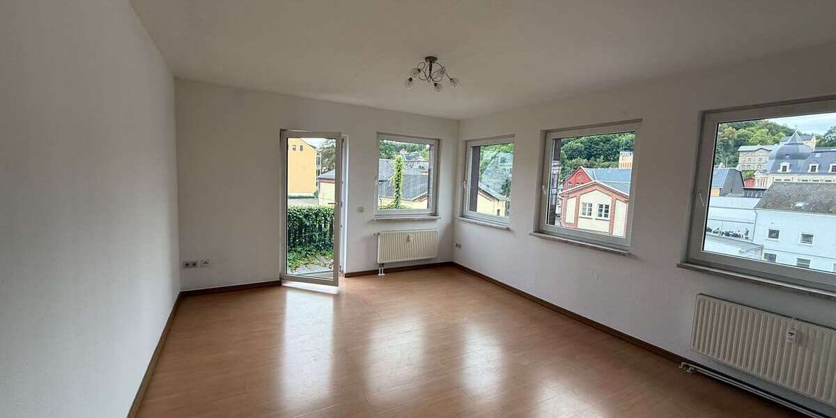 Wohnung zum Mieten in Greiz 450 € 93.2 m² 3 zimmer