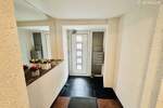 gepflegtes Mehrfamilienhaus mit angrenzender Halle - Gewerbe und wohnen in einem Haus ! 1 zimmer