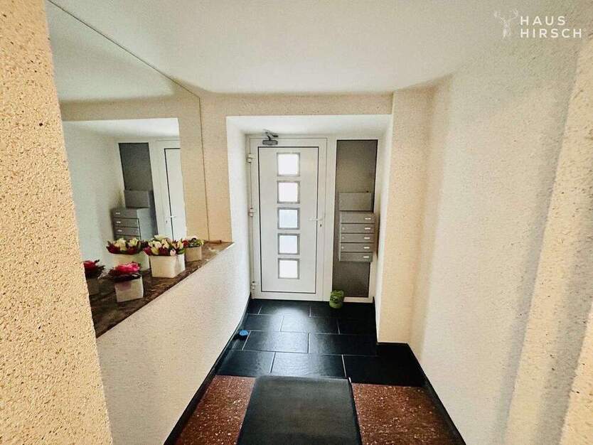 gepflegtes Mehrfamilienhaus mit angrenzender Halle - Gewerbe und wohnen in einem Haus ! 1 zimmer