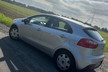 Kia Rio 136.000 km 3.800 € Niederkassel 53859