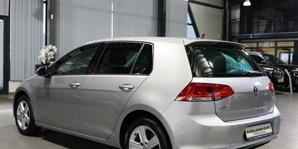VW Golf VII 1.6 TDI Comfortline COMPOSITION-COLOUR 143.000 km 11.444 &euro; Hamm 59077