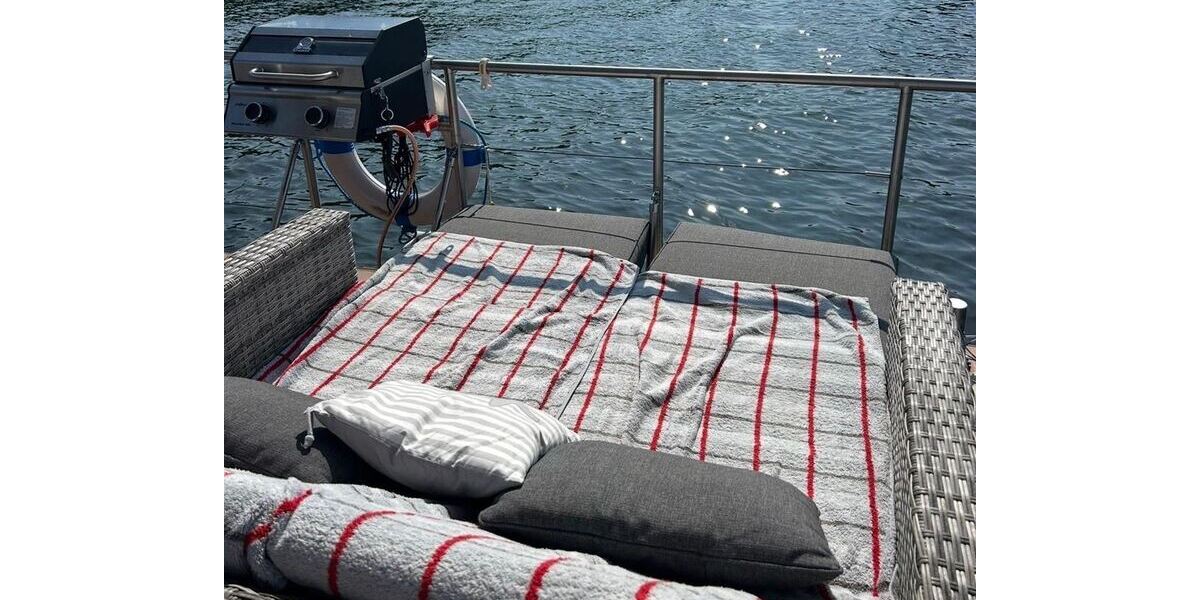 Ein Zuhause, auf dem Wasser oder im Hafen, exklusives Hausboot Neubau 2023 - Ferienhaus Jabel b Waren | Angebot:27142509
