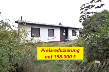 2 Häuser auf einem Grundstück + 2 Garagen allerdings mit Handwerkerbedarf und ohne Küchen