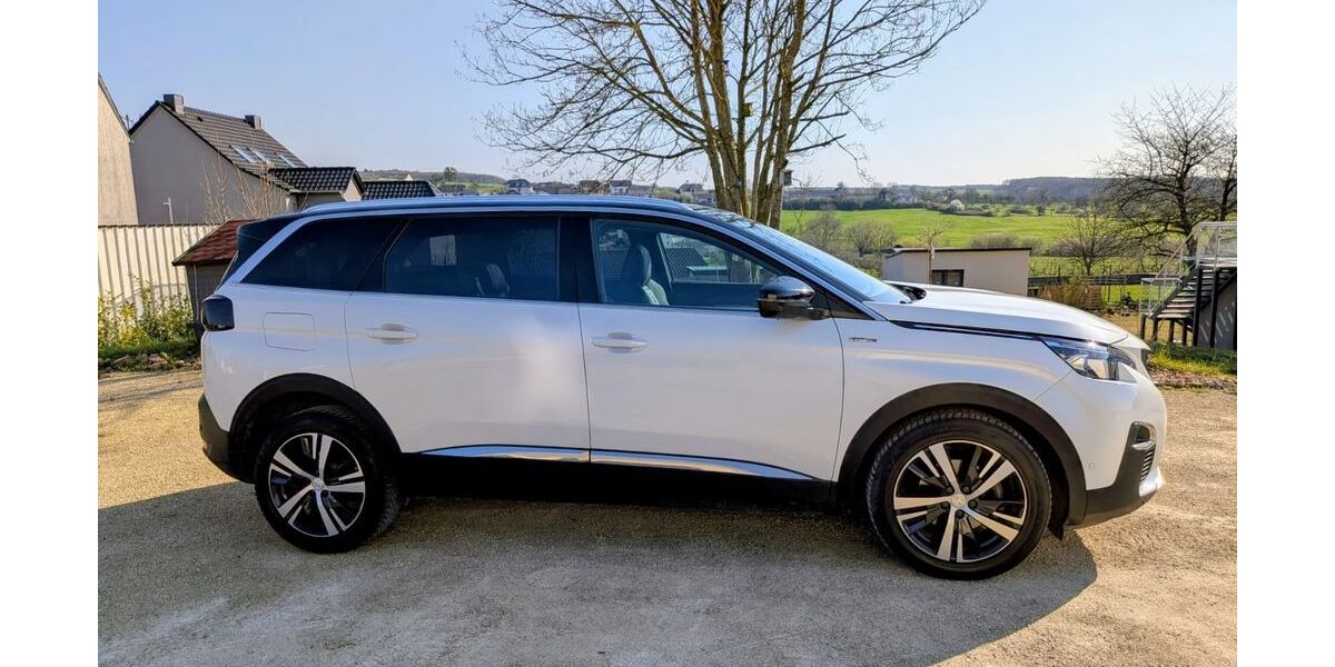 Peugeot 5008 103.000 km 13.300 &euro; Helfant 54439