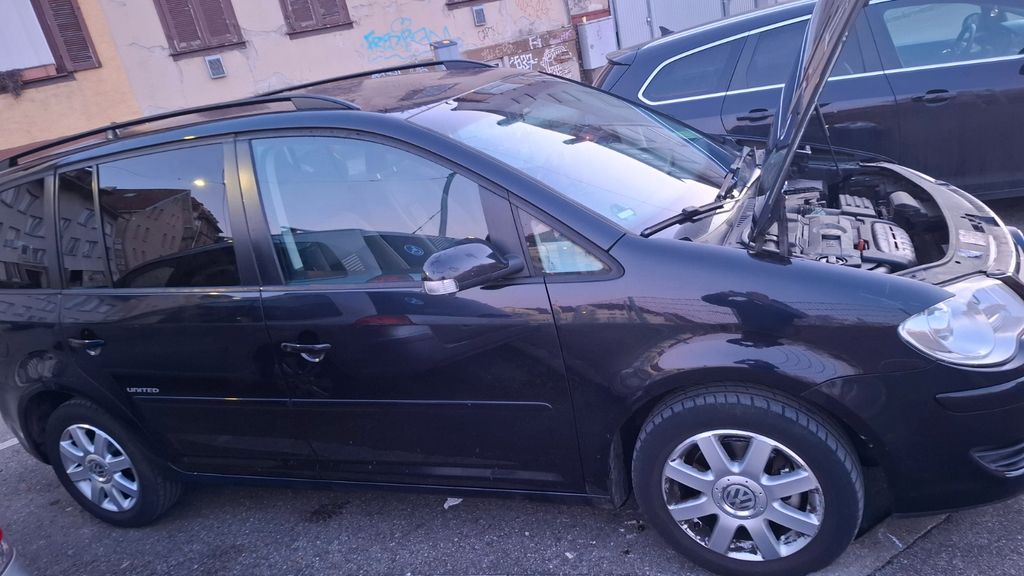 VW Touran 174.500 km 2.700 &euro; Stuttgart 70372