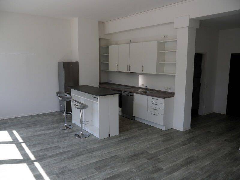 2 Zimmer Gewerbeobjekt im Loft-Stil mit Einbauküche und breiter Fensterfront