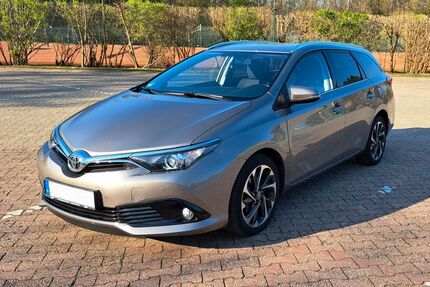 Toyota Auris 103.000 km 9.900 &euro; Eschweiler 52249