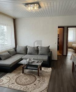 DREI BALKONE, BESTE LAGE : WERTVOLLES WOHNGLÜCK - Erdgeschoßwohnung Schonach im Schwarzwald | Angebot:27311715