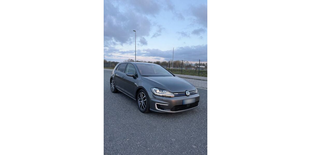 VW Golf 57.654 km 15.490 &euro; Nusse 23896