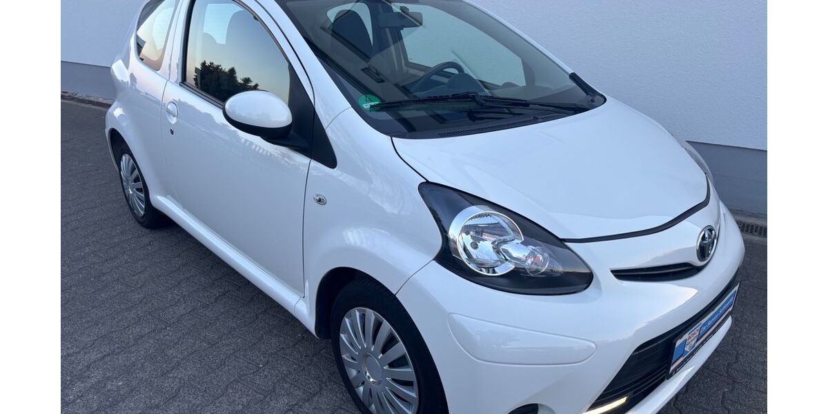 Toyota Aygo (X) 36.390 km 8.979 &euro; Schkeuditz 04435