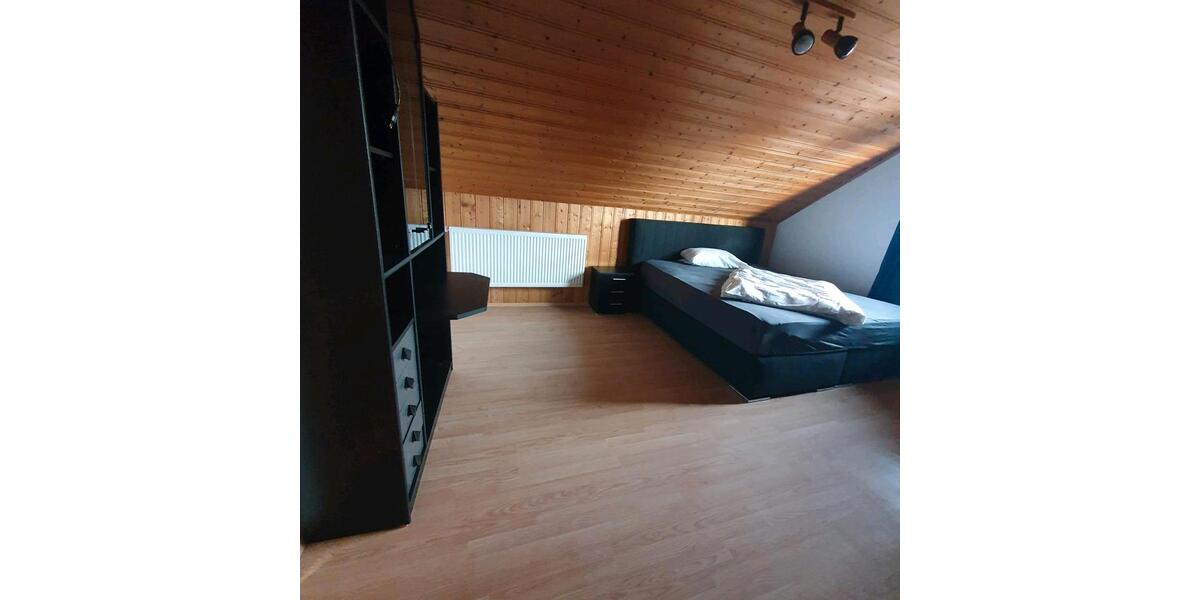 Dachgeschoßwohnung Salzweg - 4 Zimmer, 104 m&sup2;, 1.100&euro; | Angebot:26497359