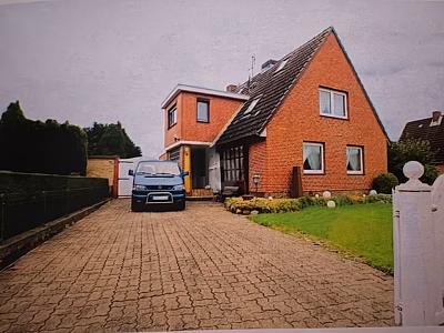 VIEL PLATZ FÜR DIE FAMILIE MIT EIGENEM POOLHAUS