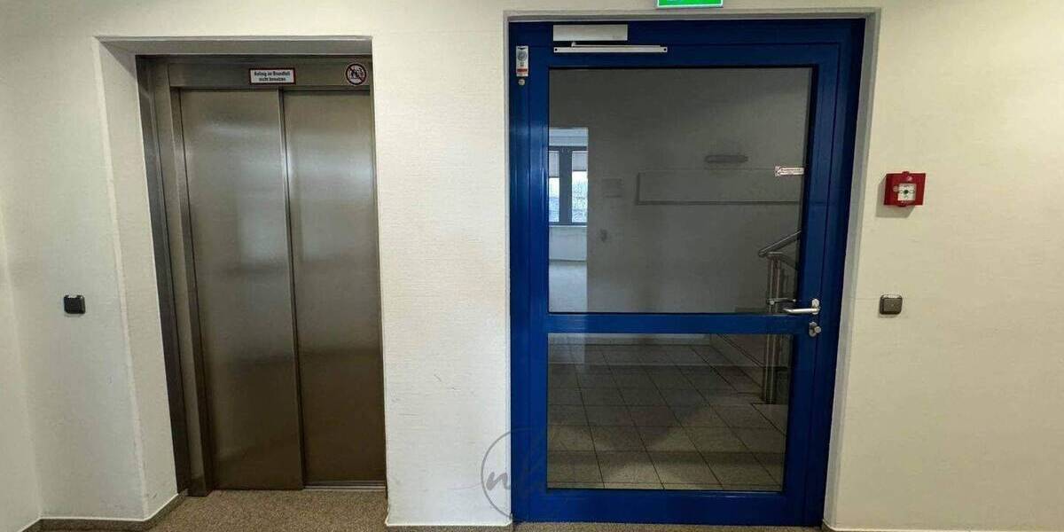 Gewerbeobjekt Hamburg Rahlstedt - 1 Zimmer, 90 m&sup2;, 1.170&euro; | Angebot:26851827