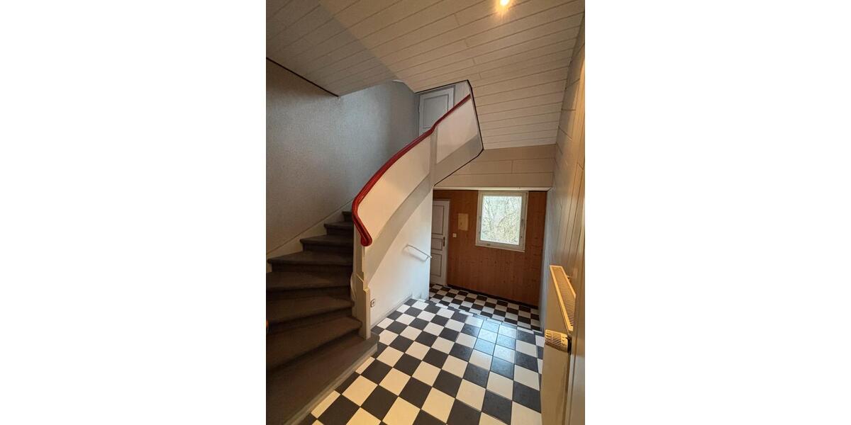 Doppelhaushälfte Solingen - 7 Zimmer, 166 m&sup2;, 290.000&euro; | Angebot:25048887