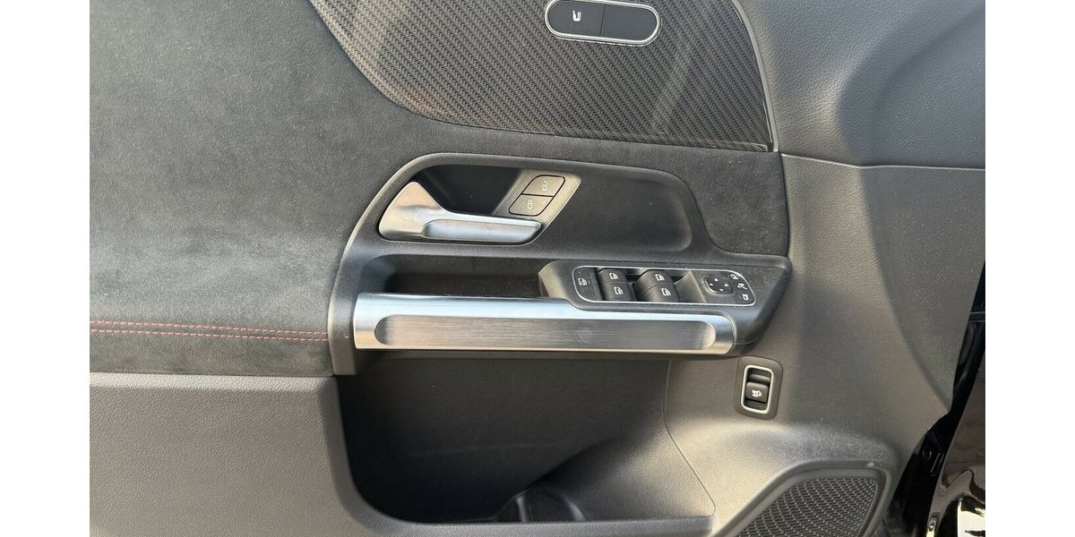 Mercedes-Benz GLB 180 *AMG,7 Sitzer,LED,Navi,MBUX,Kamera * 29.000 km 37.850 € Schorndorf 73614