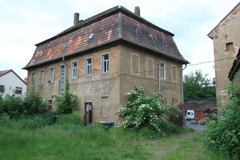 Haus zum Kaufen in Pegau 250.000 € 375 m²