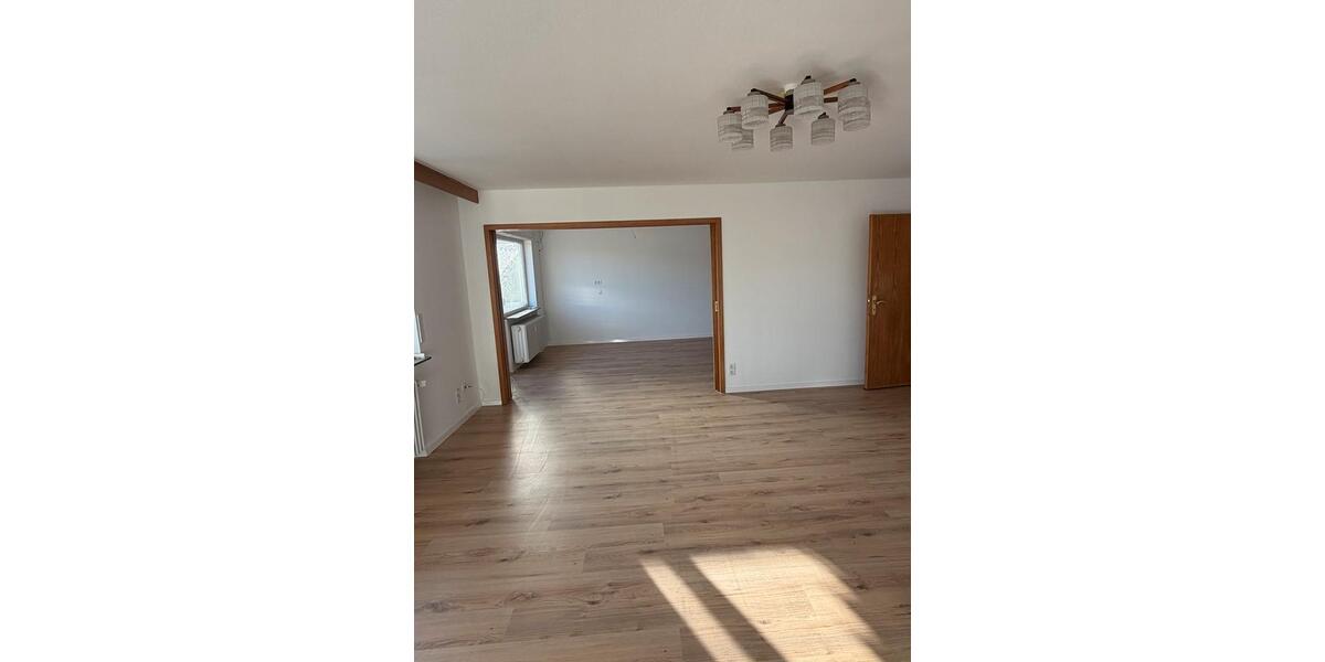 Etagenwohnung Rutesheim - 5 Zimmer, 123 m&sup2;, 1.350&euro; | Angebot:25393821