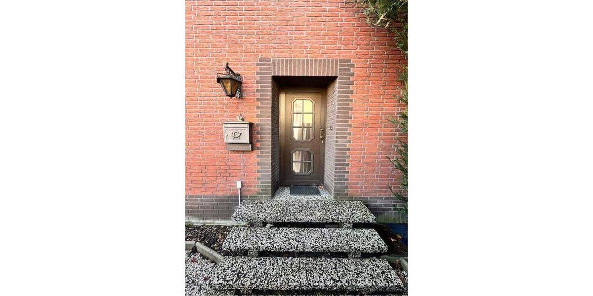 Einfamilienhaus freistehend mit schönem Grundstück und Möglichkeit zur weiteren Bebauung 5 zimmer