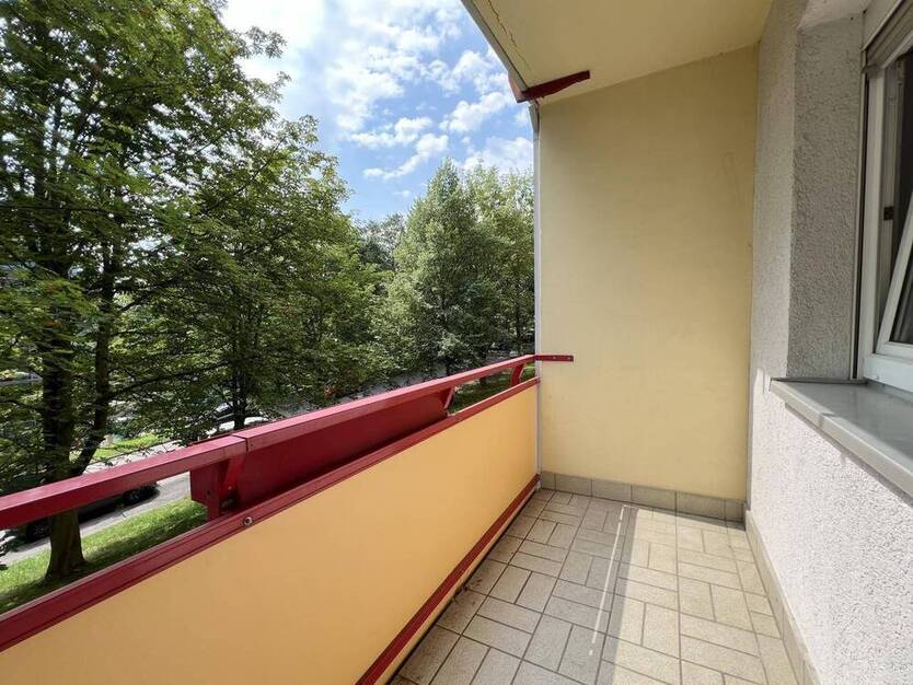 3-RaumWohnung im Grünen - Außenjalousien an allen Fenstern inklusive!
