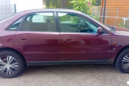 Audi A4 256.000 km 900 &euro; Neutraubling 93073