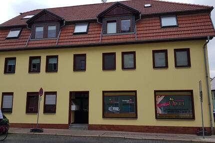 Helle1 Raum Wohnung Bad mit Dusche und Wanne