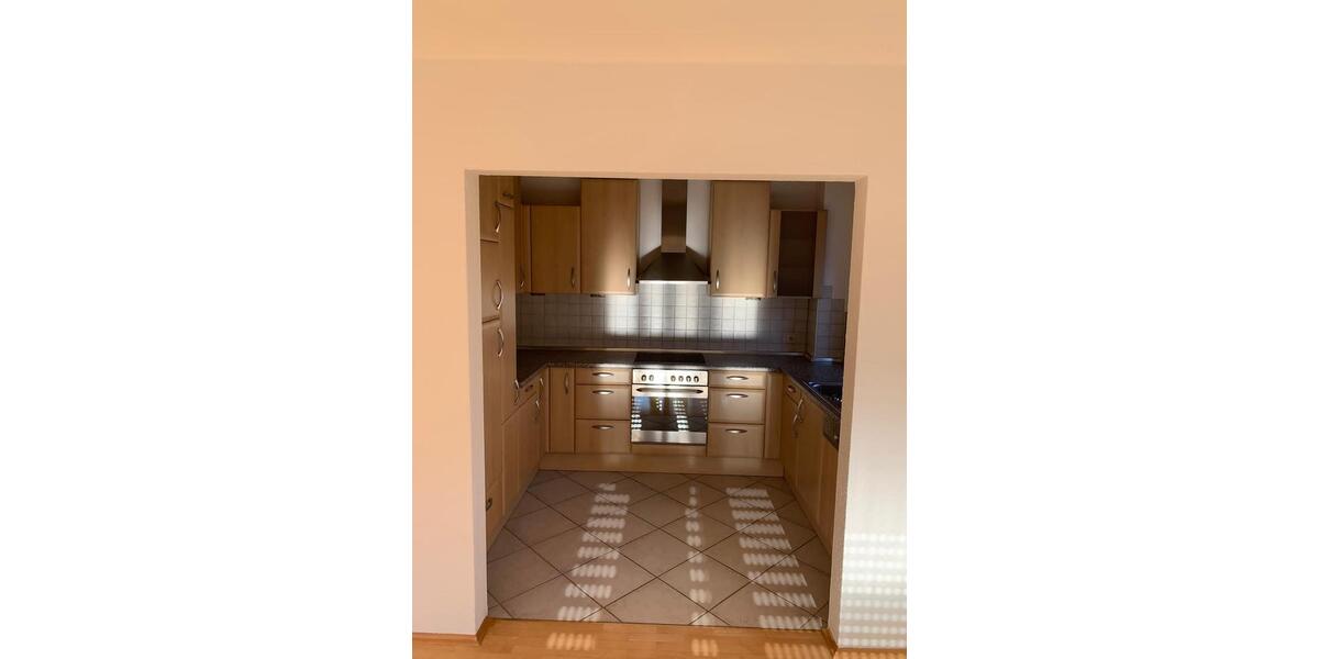 Attraktive 3 ZKB-Wohnung mit Balkon, Garage und Pkw-Stellplatz 3 zimmer