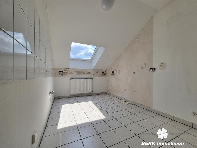 BERK Immobilien - großzügige 3-Zimmer-Whg im DG einer gepflegten Wohneinheit mit Stellplatz o. Garage zimmer