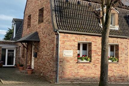 VON PRIVAT: Doppelhaushälfte mit anliegendem voll ausgestatteten, 8 zimmer