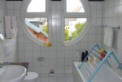 - Vermietete Eigentumswohnung mit Fahrstuhl und Tiefgarage - 2 zimmer