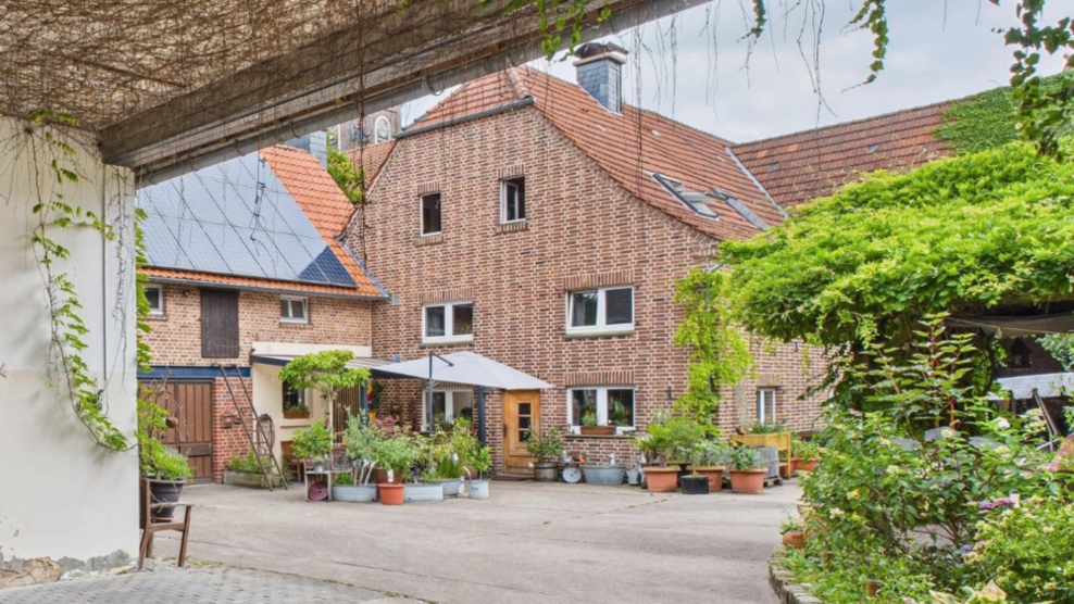 Resthof Wohnen und Arbeiten im Ortskern 8 zimmer