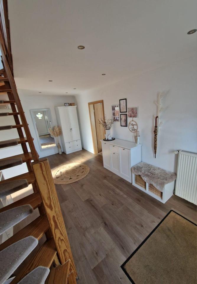 Einfamilienhaus (150 m² Wfl., 369 m² Grdst., 4 Zi., 2 Bäder)