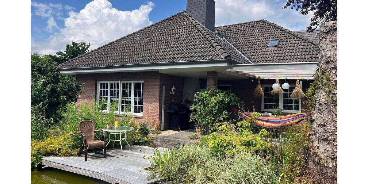 Charmantes Einfamilienhaus mit Keller, Einliegerwohnung, Teich und Doppelgarage 6 zimmer